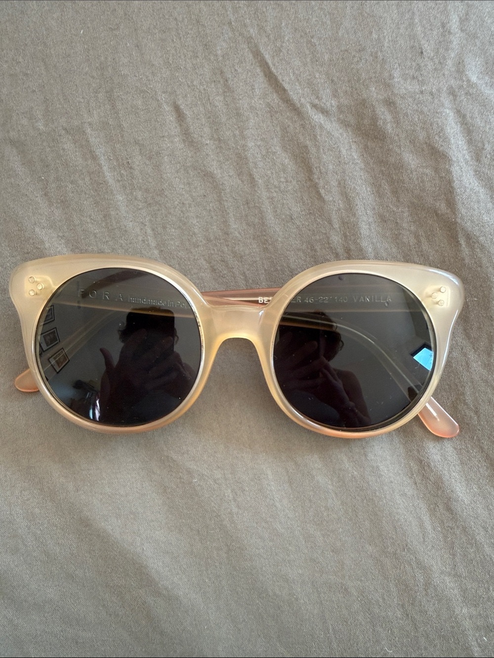 Women's Round Sunglasses in Vanilla - Chic Neutral Frame